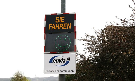 Neue Anzeige angebracht  (Foto: U. Reinboth )