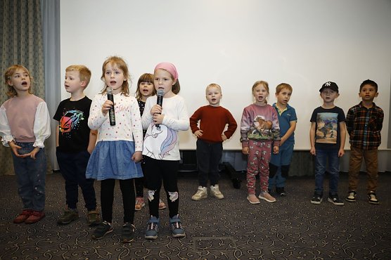 Die Kinder der Integrativen Kindertagesst&auml;tte Kinderland aus Halle (Saale) bezauberten die G&auml;ste mit einer Musik- und Tanzeinlage. (Foto: IHK Halle-Dessau )