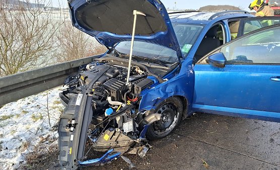 Erneuter Unfall auf glatter Fahrbahn auf der A38 (Foto: Silvio Dietzel/Feuerwehr Großwechsungen) Erneuter Unfall auf glatter Fahrbahn auf der A38 (Foto: Silvio Dietzel/Feuerwehr Großwechsungen)