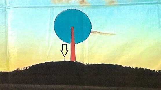 Der Pfeil weist auf das Josephs-Kreuz auf dem Auerberg (Foto: privat)