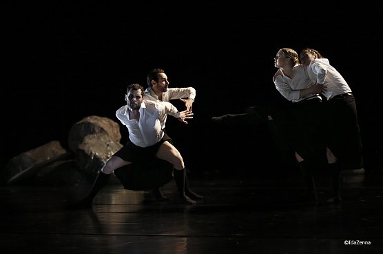 Szenenfoto aus "Metamorphosen" (Foto: ©zenna) Szenenfoto aus "Metamorphosen" (Foto: ©zenna)