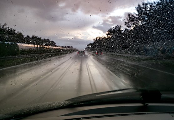Zahlreiche Unfälle nach Dauerregen heute Vormittag (Foto: Autobahnpolizei) Zahlreiche Unfälle nach Dauerregen heute Vormittag (Foto: Autobahnpolizei)