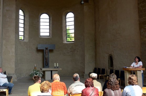 Viel Interessantes gab es &uuml;ber die Geschichte von Kloster und Kirche zu erfahren.  (Foto: Wolf-J&uuml;rgen Tr&auml;ger)