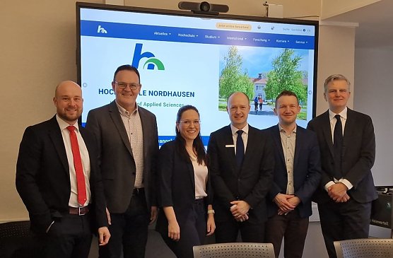v.l.) Christian Hille (Kreissparkasse Eichsfeld), Prof. Dr. J&ouml;rg Wagner, Daniela Lange (Sparkasse Unstrut-Hainich), Michael Hartmann (VR Bank in Th&uuml;ringen), Matthias Lange (Kyffh&auml;usersparkasse), Prof. Dr. Marcus Sch&auml;fer (Foto: Tina Bergknapp)