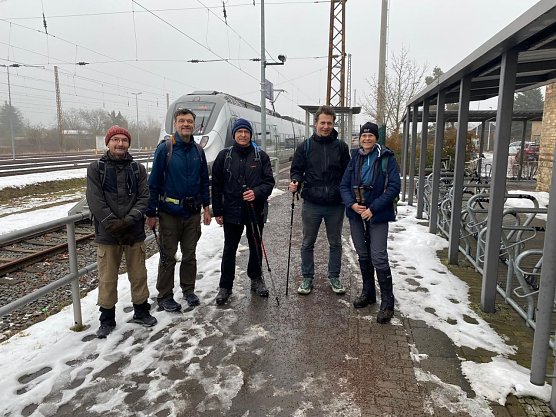 Die Wanderer erreichten den S-Bahnhof in Halle-Neustadt. (Foto: Roy Hartig)