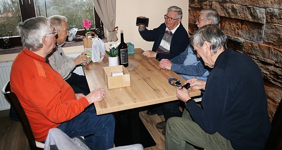 Über neue Technik wurde beim ersten Treffen gefachsimpelt. (Foto: Ulrich Reinboth) Über neue Technik wurde beim ersten Treffen gefachsimpelt. (Foto: Ulrich Reinboth)