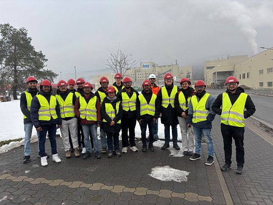 Im Workshop Regypsathon untersuchen Studierende der Hochschule Nordhausen praktische Ans&auml;tze zum Recycling von Gipskartonplatten. (Foto: Hochschule Nordhausen)