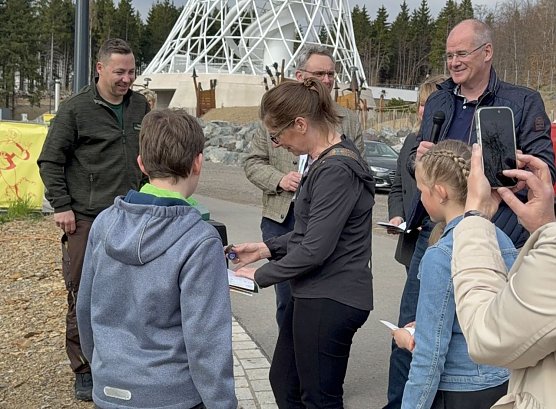Neue Stempelstelle &uuml;bergeben (Foto: LRA)