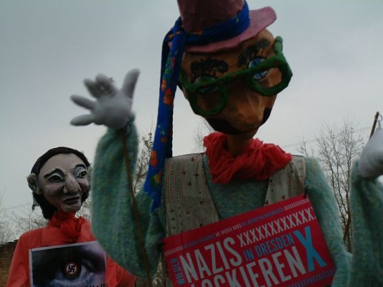 Bunter Protest am Blockadepunkt (Foto: Anonymus)