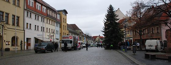 Bild: Der Markt blieb fast leer bei der Wahlkampfveranstaltung der NPD heute Nachmittag.
