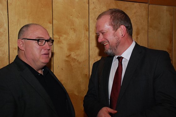 Bild: Begegnungen am Rande: Die Stimme von MDR Radio Sachsen-Anhalt, Theo M. Lies (links), im Gespr&auml;ch mit der Stimme der Nordth&uuml;ringer evangelischen Christen, Superintendent Krist&oacute;f B&aacute;lint.