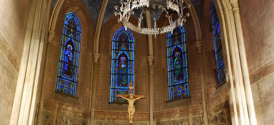 Bild: Unglaublich, was sich in Arnstedt seit Jahren tut: Viele B&uuml;rger des Ortes spenden Geld f&uuml;r die Sanierung der Kirchenfenster. Eine pr&auml;chtige Kirche ist der Lohn, &uuml;ber den sich auch die Nicht-Kirchg&auml;nger freuen. Hinter dem Erfolg stecken ihren Ort liebende Handarbeitsfrauen.