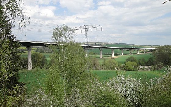 Bild: Die Thyratalbr&uuml;cke ist ein imposantes Bauwerk.