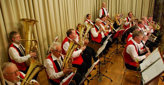 Bild: Frisch aufgespielt: Die Original Dippelsbacher Musikanten erfreuten ihr Publikum.