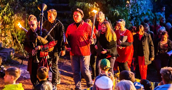 Bild: Der "Choir of Barbarossa" 1.0. bei seinem Auftritt  "Burg in Flammen"