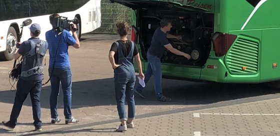 Bild: Ein Drehteam wird immer mit dabei sein