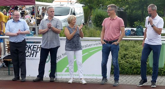 Bild: Haben die Aktion er&ouml;ffnet: Von links: Thorsten Schwarz, Dieter K&ouml;hler, Hannelore Haase, Andr&eacute; Materlik und Andreas Meyer