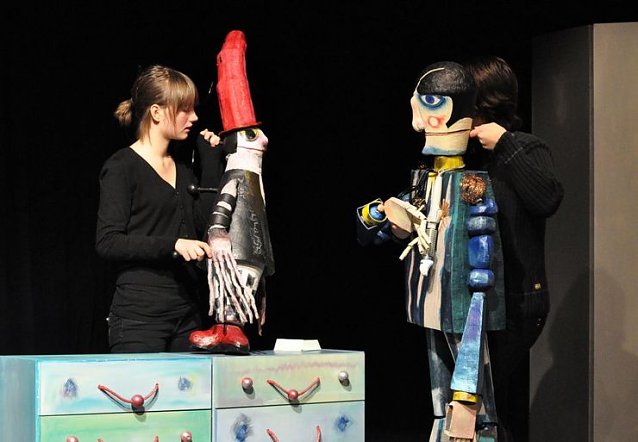 Bild: Puppen unter'm Dach