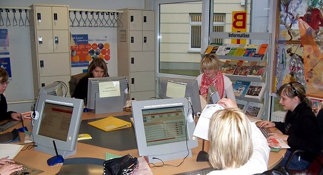 Bild: Surfen f&uuml;r die Ausbildung
