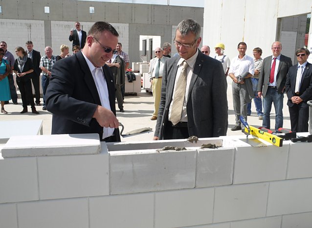 Bild: Grundsteinlegung