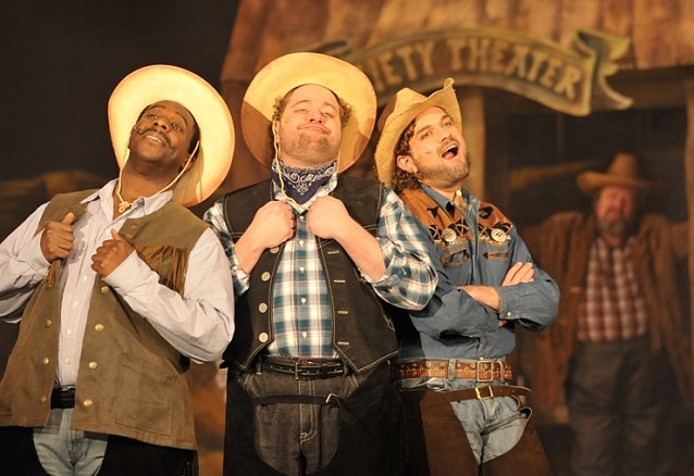 Bild: Von links: Marvin Scott (Moose), Joshua Farrier (Sam), Anton Lei&szlig;-Huber (Mingo)