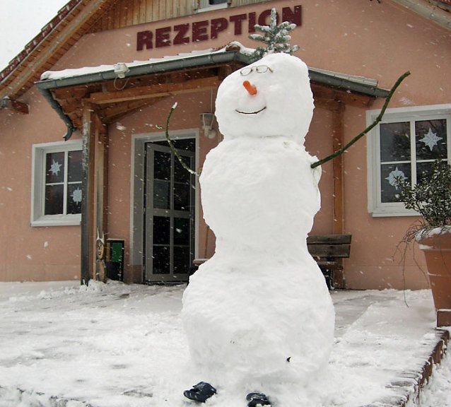 Bild: Schneemann im Feriepark