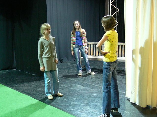 Bild: Theaterjugendclub mit Urauff&uuml;hrung