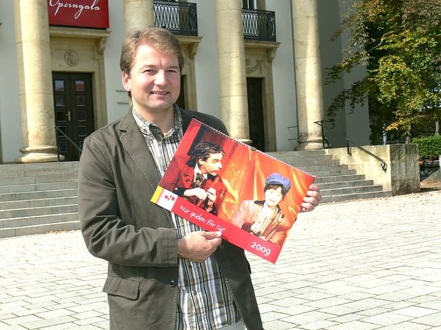 Bild: Tietja pr&auml;sentiert neuen Kalender