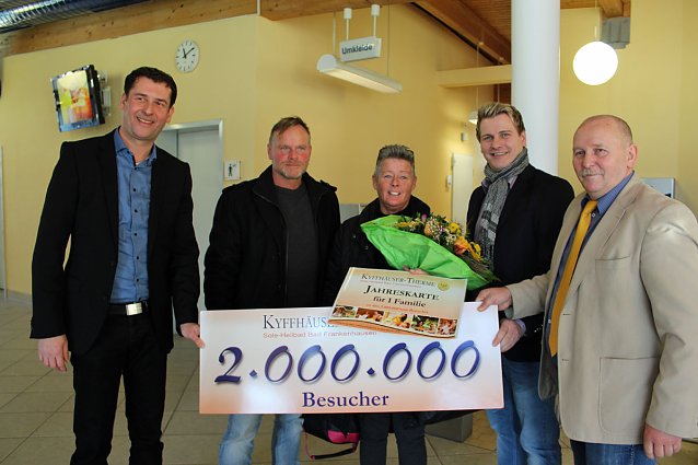 Bild: 2 Millionste Besucher in der Kyffh&auml;user-Therme begr&uuml;&szlig;t!