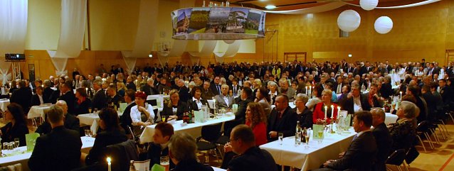 Bild: Blick in den Saal zum Neujahrsempfang in der Sangerh&auml;user Mammuthalle. Mehr als 600 Menschen waren gekommen.