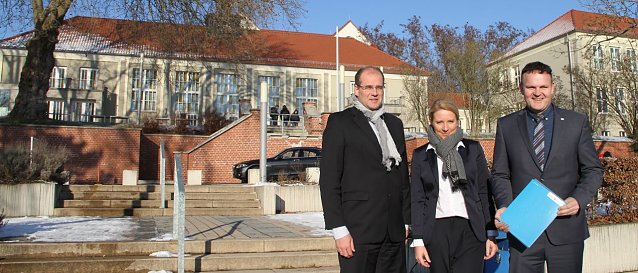 Bild: Landrat Matthias Jendricke, Unternehmerin Karina Schmidt und Hochschulpr&auml;sident Prof. Dr. Jens Wagner: Wir stehen richtig gut da