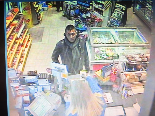 Bild: Gesucht wird dieser Betr&uuml;ger. Hinweise nimmt die Polizei entgegen.