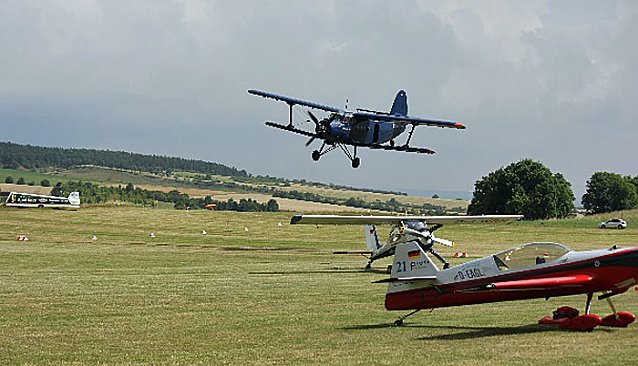 Bild: Luftakrobatik und Air-Show am Wochenende