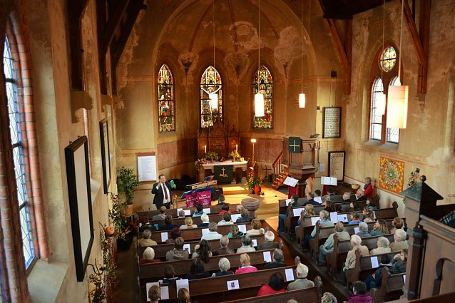 Bild: Beim Gottesdienst