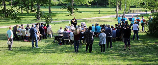 Bild: Gottesdienste im Freien