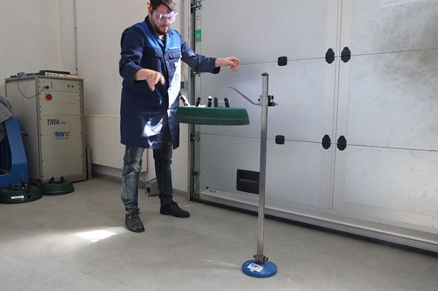 Bild: Falltest T&Uuml;V