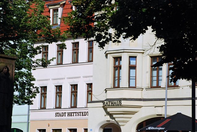 Bild: Statt einer hilfreichen Idee kam die K&uuml;ndigung des Mietvertrages aus dem Erker. Dort sitzt B&uuml;rgermeister Fuhlert.