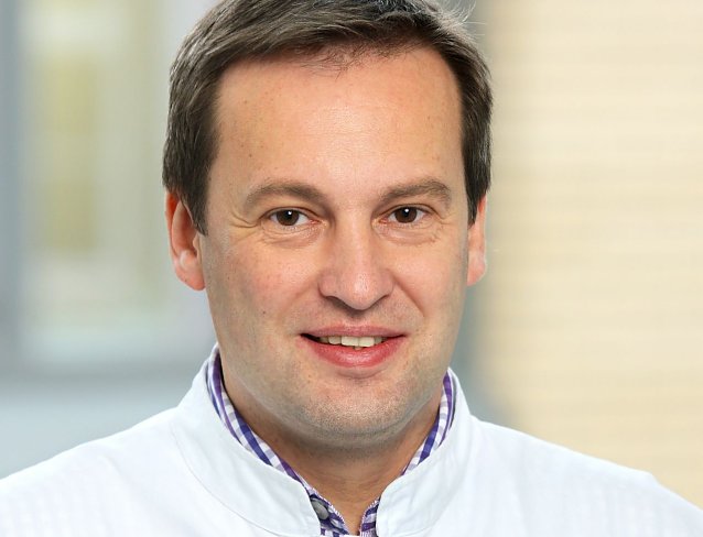 Bild: Dr. Andreas Birke, Chefarzt der Orthop&auml;die, Unfallchirurgie und Kinderorthop&auml;die der Helios Klinik Lutherstadt Eisleben