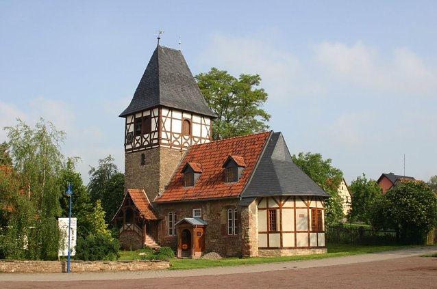 Bild: Die kleine sp&auml;tgotische St. Annen und Marien-Kirche zu Dittichenrode