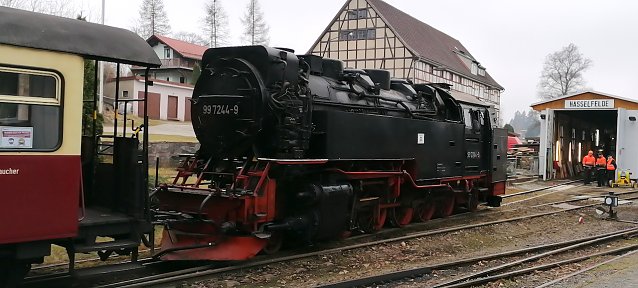 Bild: Dampflok 99 7244 wurde heute in Hasselfelde aus ihrem langj&auml;hrigen Domizil geholt.