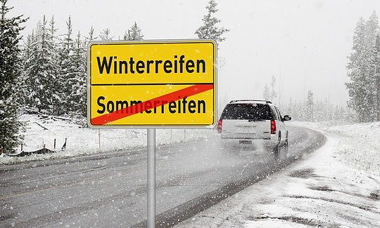 Bild: Noch sollten Autofahrer mit dem Reifenwechsel warten