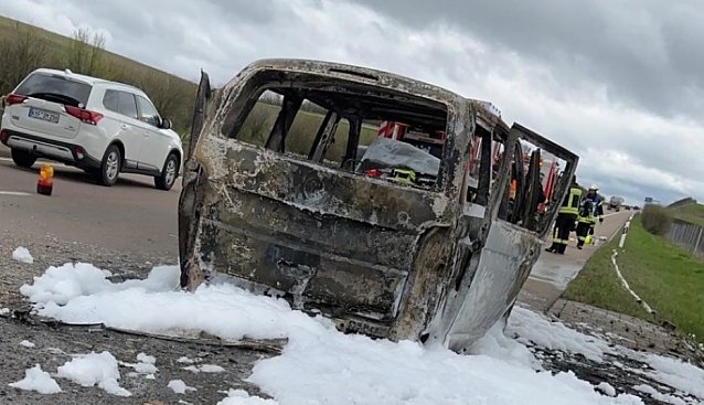 Bild: Ausgebrannter PKW auf der A 71