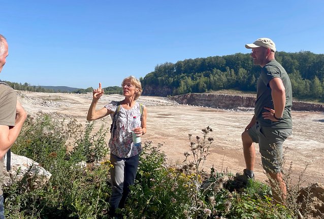 Bild: Ursula Sch&auml;fer erl&auml;utert Alternativen zum Gipsabbau