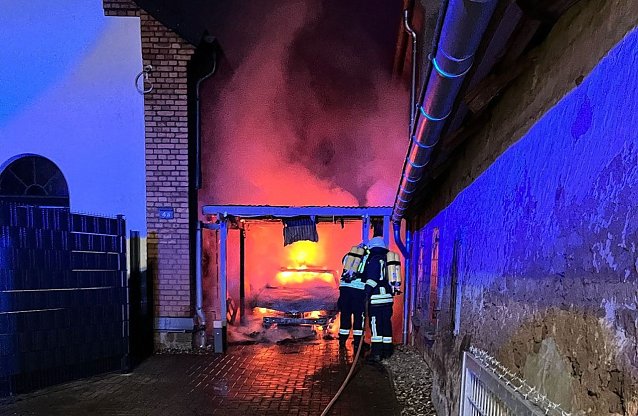 Bild: PKW in Flammen 