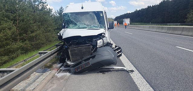 Bild: Der unfallverursachende Sprinter auf der Autobahn