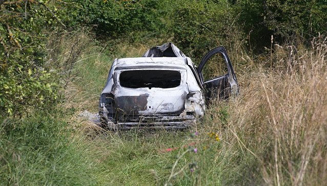 Bild: Ausgebrannter Dacia bei Werther heute Morgen