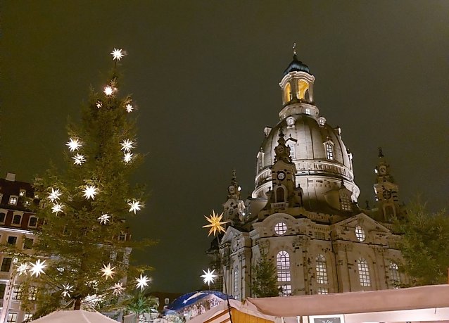 Bild: Dresdener Weihnachtsmarkt mit Frauenkirche