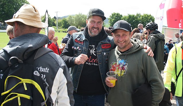 Bild: Gute Stimmung bei der Radtour durch die Goldene Aue