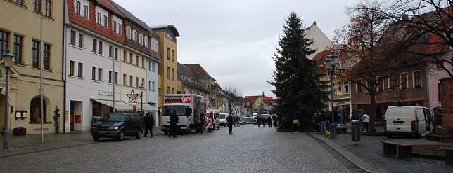 Bild: Der Markt blieb fast leer bei der Wahlkampfveranstaltung der NPD heute Nachmittag.