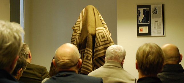 Bild: Eine Stadt verleugnet ihren Sohn, wie er einst sie verleugnet hat? Private Spekulationen zu dieser Inszenierung von Andreas Ricci im Spengler-Museum Sangerhausen.
